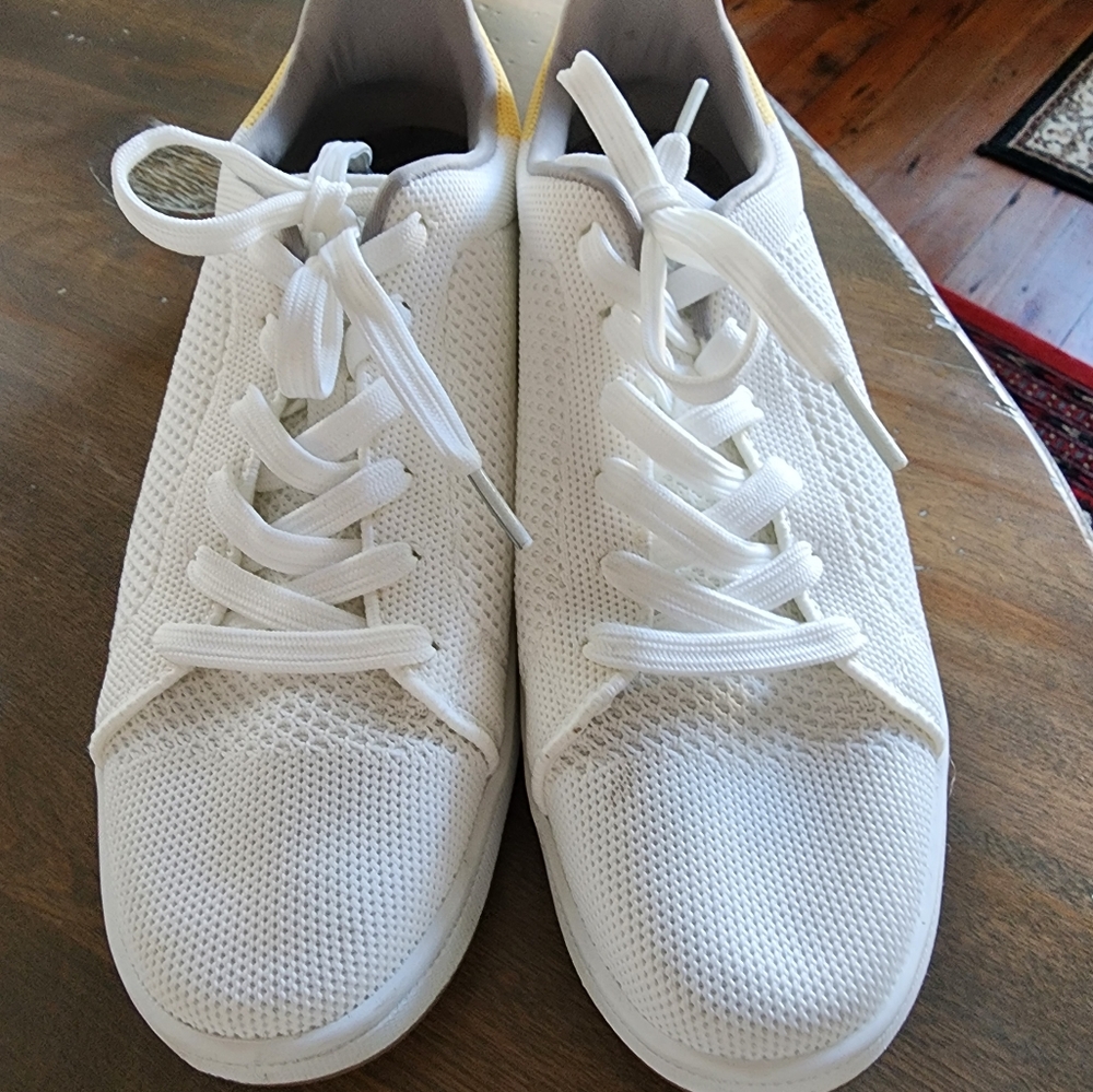 SUAV WHITE SNEAKERS
